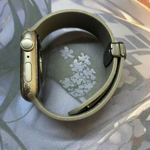 Apple Watch Series 5 (GPS) - 44毫米太空灰鋁金屬錶殼 配 運動錶帶