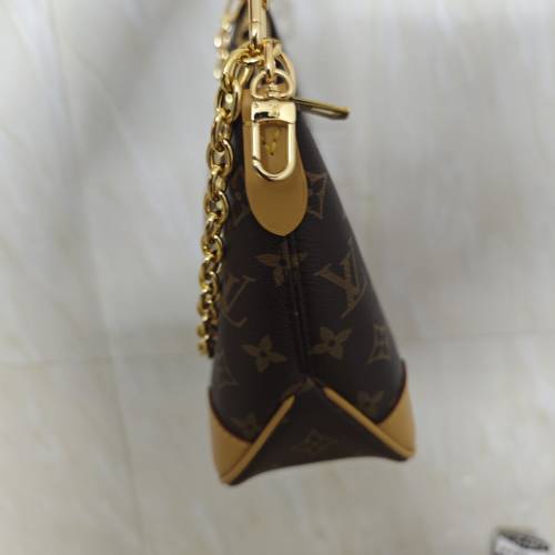 屋企人送嘅包包，基本未用过 鍾意有需要嘅可以联系我