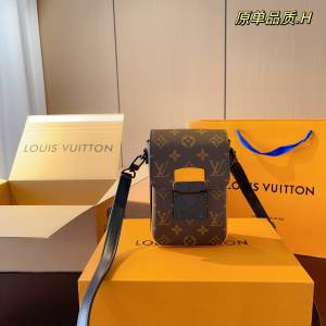 LV Louis Vuitton/路易威登男士標誌性壓花牛皮帶肩帶垂直皮夾