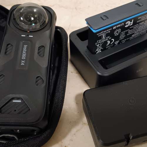 insta360 x4 高級鏡頭保護套裝 + 原廠電池 原廠充電盒