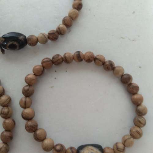 6mm 沉香木珠手串，配上一粒天珠，一條120元3條200元。多量價錢可商議 no.A7.6.24