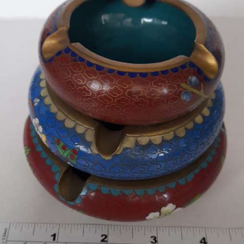 一手三個景泰藍煙灰盅約四吋半/ 四吋/三吋，北京舊工，工藝品收藏佳品 ，清貨價共售...