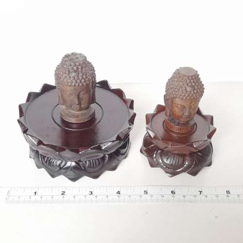 一手兩個名貴檀木蓮花座，三寸及四寸，底面可以互相互換，加送兩個兩吋沉香木佛祖。...
