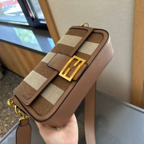 Fendi法棍包 女包包單肩斜包鏈條包腋下包斜挎包