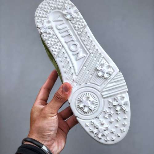 LV-路易-威登trainer 2024走秀最新款