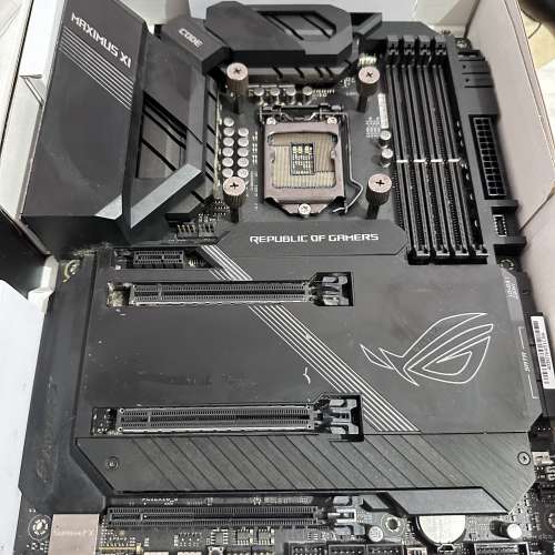 ASUS ROG z390 + ROG ASUS 2080-Ti + i9-9900k