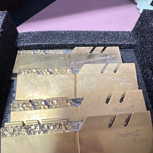 ASUS ROG z390 + ROG ASUS 2080-Ti + i9-9900k