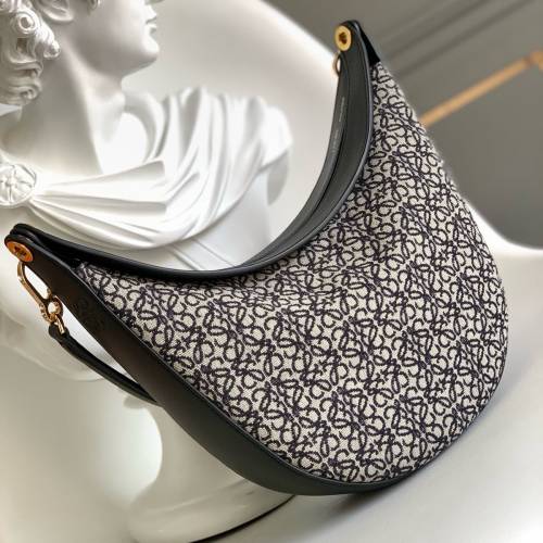 Loewe Luna 🌟半月形Hobo手袋