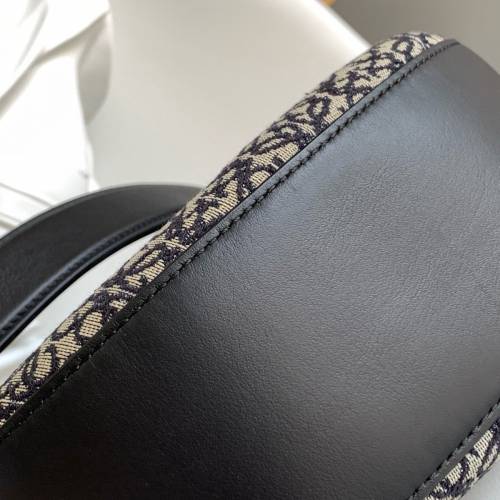 Loewe Luna 🌟半月形Hobo手袋