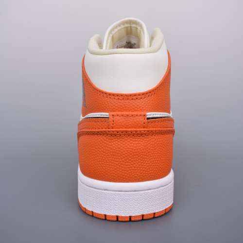 Air Jordan 1 Mid 白橙扣碎