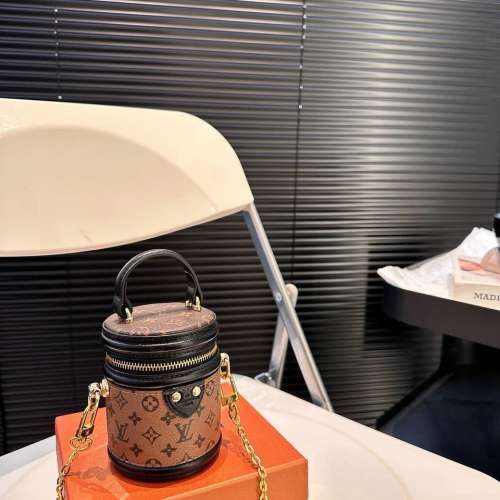 Louis Vuitton路易威登Iv迷你手提枕頭包掛件