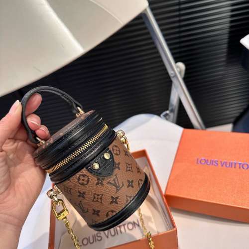 Louis Vuitton路易威登Iv迷你手提枕頭包掛件