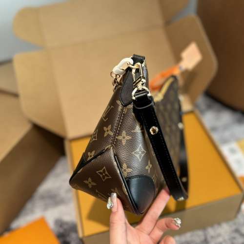 lv 2021新款boulogne牛角包