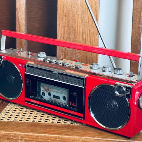 出售 National boombox手提收音錄音機，型號RX-F6,cassette可正常播放，收音機正常...