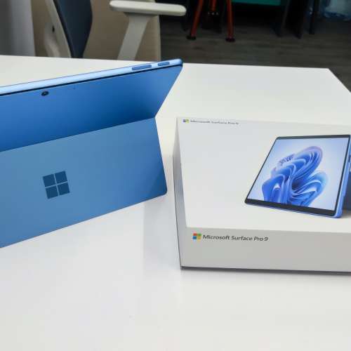 Surface Pro 9  i5-1235U有兩年半保養可包埋鍵盤和筆 Present, 處理文件，畫圖超順...
