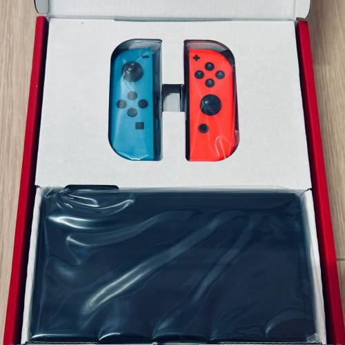 全新Nintendo Switch OLED款式