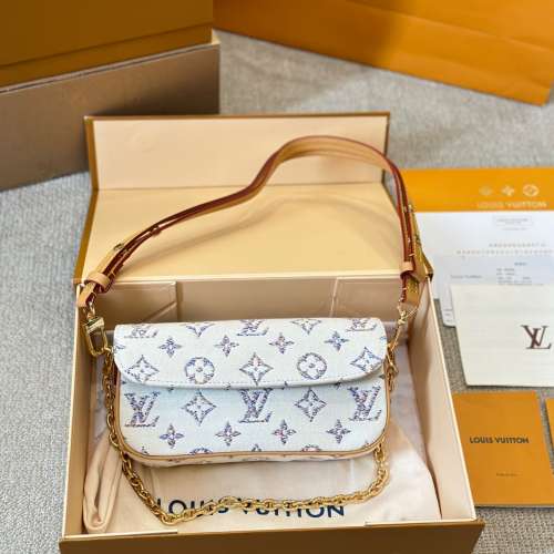 2024新款 LV/路易威登 WALLET ON CHAIN IVY腋下包 尺寸22 13cm