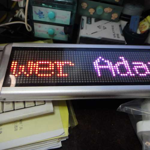 LED 標誌 10 x 3 英吋 USB 和應用程式 可程式化留言板 滾動 LED 標誌 室內 適用於商...