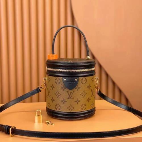 哎咯卫包包，中古包包