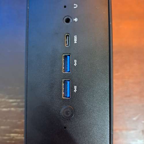 放Minisforum UM780 XTX Mini PC