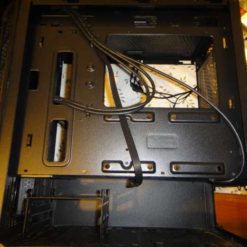 Cooler Master MasterBox MB320L 機箱 鋼化玻璃側板