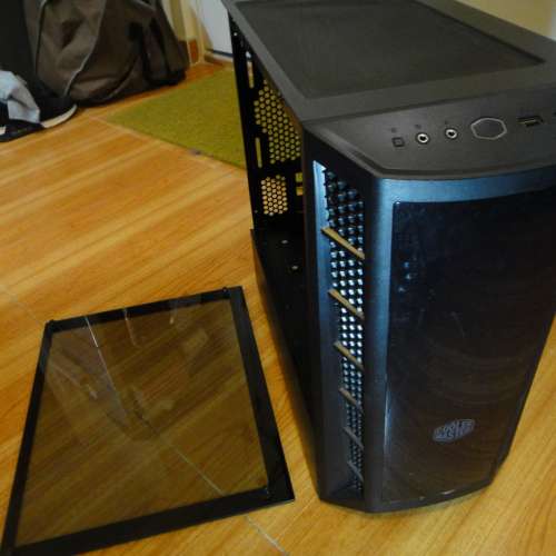 Cooler Master MasterBox MB320L 機箱 鋼化玻璃側板
