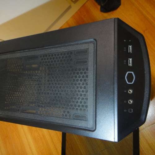 Cooler Master MasterBox MB320L 機箱 鋼化玻璃側板