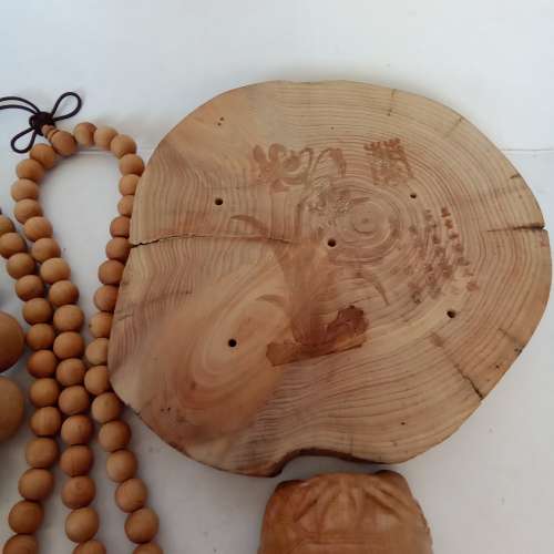 一手七款崖柏擺件珠串，崖柏有獨特香味，有驅蚊蟲效果，清貨價共售300元，歡迎出價...