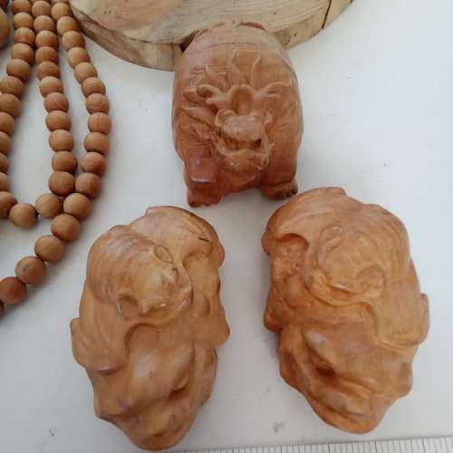 一手七款崖柏擺件珠串，崖柏有獨特香味，有驅蚊蟲效果，清貨價共售300元，歡迎出價...