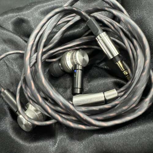 JVC HA-FD01 全不鏽鋼機身 + 碳/類鑽石塗層雙振膜單元