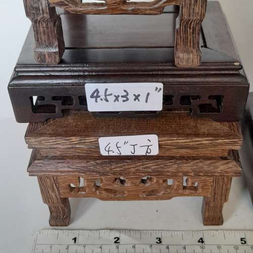 一手九個黑檀木/雞翅木/樹根木座如照片顯示，清貨價共售三百八十元。no.11.7.24