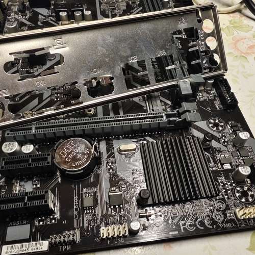 技嘉H310M-S2H2.0有擋板合適8-9代處理器使用，正常使用合適舊電腦維修，另有電源