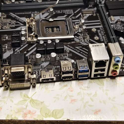 技嘉H310M-S2H2.0有擋板合適8-9代處理器使用，正常使用合適舊電腦維修，另有電源