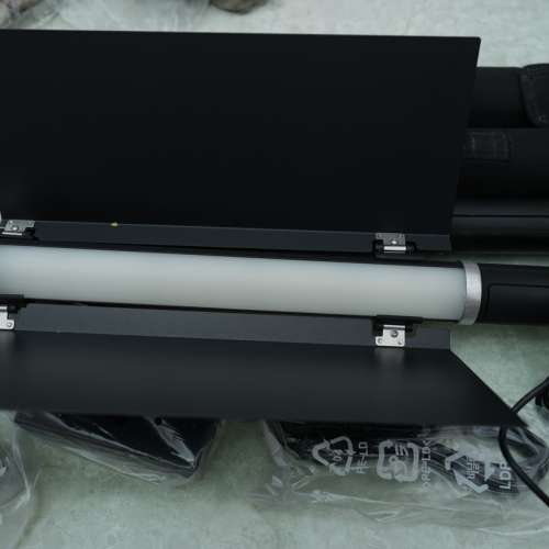 兩支Westcott Ice Light 2 LED燈管及1個Barn Doors