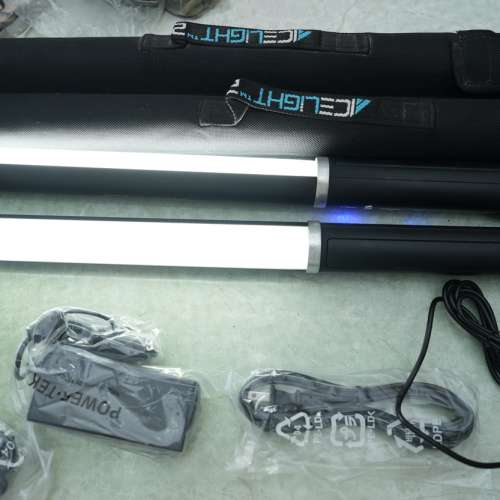兩支Westcott Ice Light 2 LED燈管及1個Barn Doors