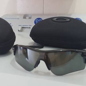 oakley 太陽眼鏡