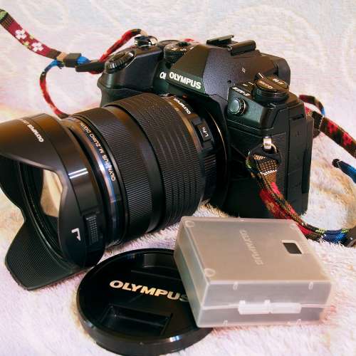 Olympus EM1- MarkII 連12-40mm/F2.8.