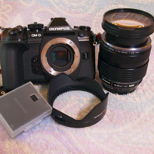 Olympus EM1- MarkII 連12-40mm/F2.8.