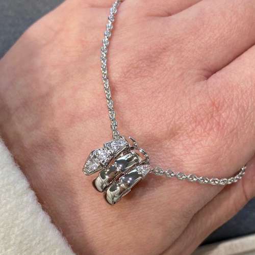 靈蛇吊墜項鍊，serpentiviper系列珠寶配密鑲鑽石SDHSD