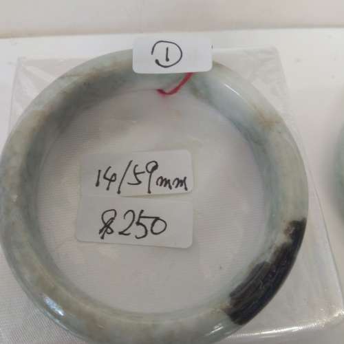 古舊A玉手鈪存貨，價錢如照片顯示兩隻九折四隻八折。no.B.13.7.24