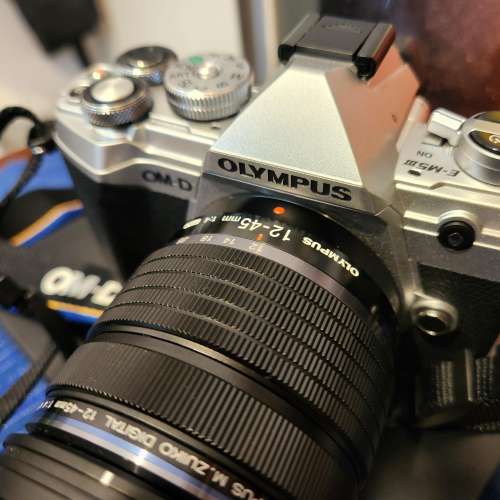 OLYMPUS E-M5 Mark III Silver連ED12-45mm f.4PRO 鏡頭