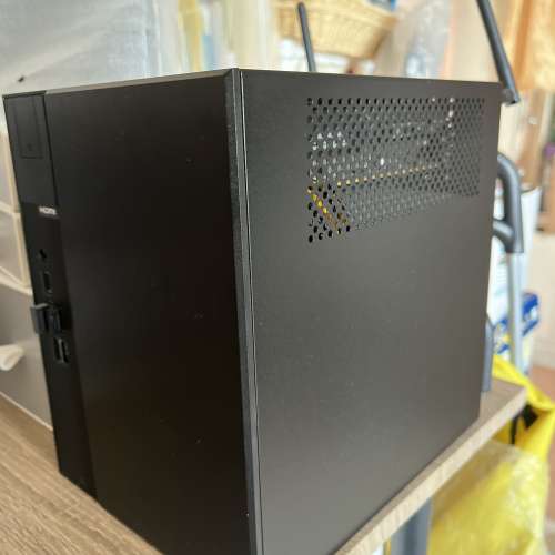 ASRock DeskMeet B660 Mini-ITX 電競電腦