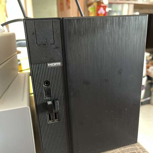 ASRock DeskMeet B660 Mini-ITX 電競電腦