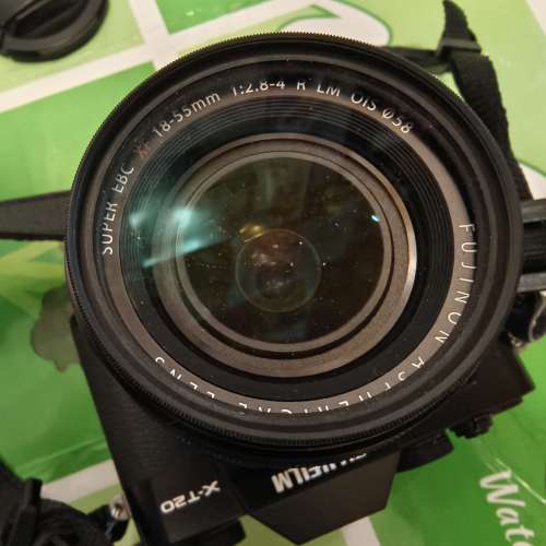 Fujifilm XT-20 黑色機身。18-55mm f2.8-4鏡頭