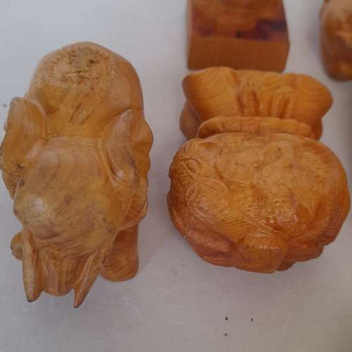 一手十件崖柏小擺件，崖柏有獨特香味，驅除蚊蟲功能，清貨價共售三百元。no.17.7.24