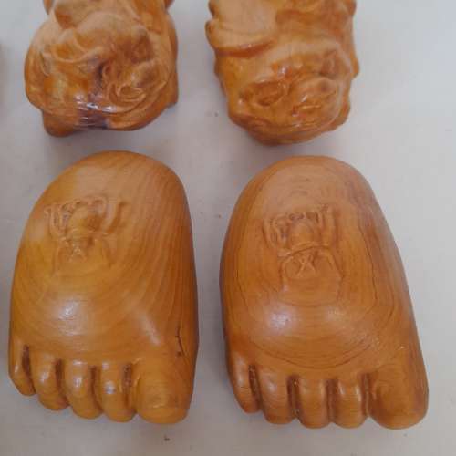 一手十件崖柏小擺件，崖柏有獨特香味，驅除蚊蟲功能，清貨價共售三百元。no.17.7.24