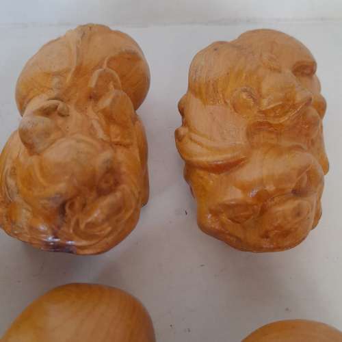 一手十件崖柏小擺件，崖柏有獨特香味，驅除蚊蟲功能，清貨價共售三百元。no.17.7.24