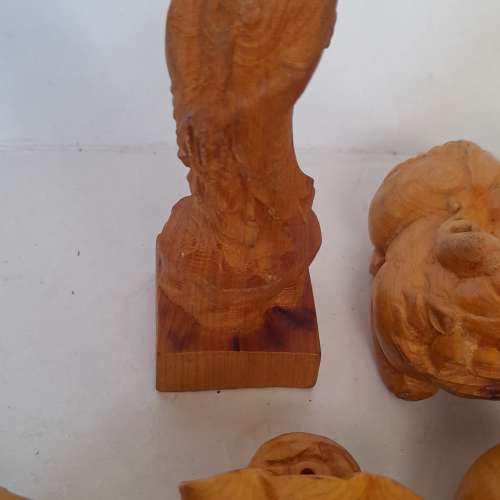 一手十件崖柏小擺件，崖柏有獨特香味，驅除蚊蟲功能，清貨價共售三百元。no.17.7.24