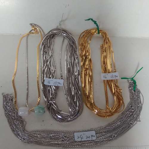 一手50條銅頸鏈，加送兩套A玉路路通吊墜,全部如圖照片顯示共售200元。清貨超值貨品...