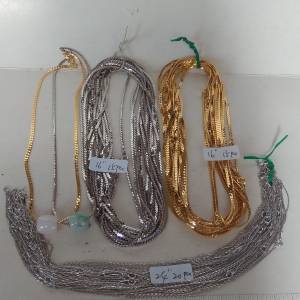 一手50條銅頸鏈，加送兩套A玉路路通吊墜,全部如圖照片顯示共售200元。清貨超值貨品...